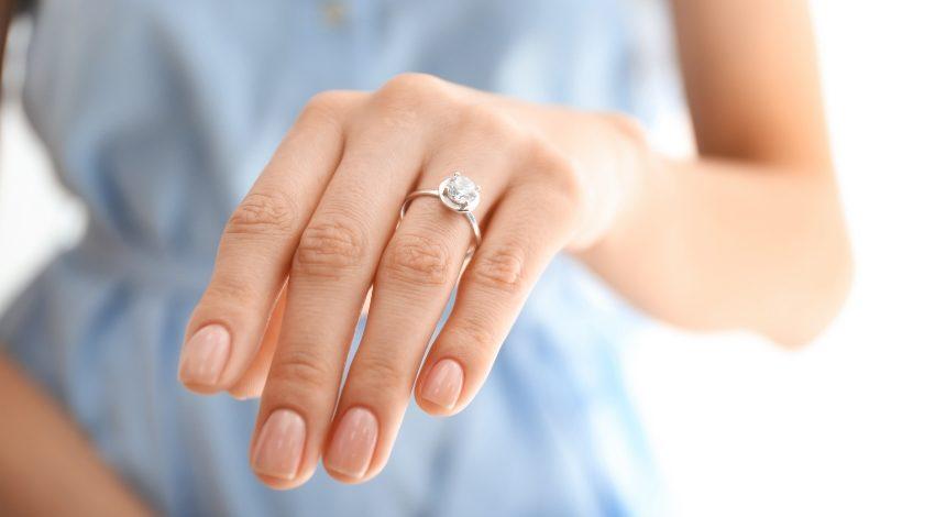 verlovingsring en trouwring